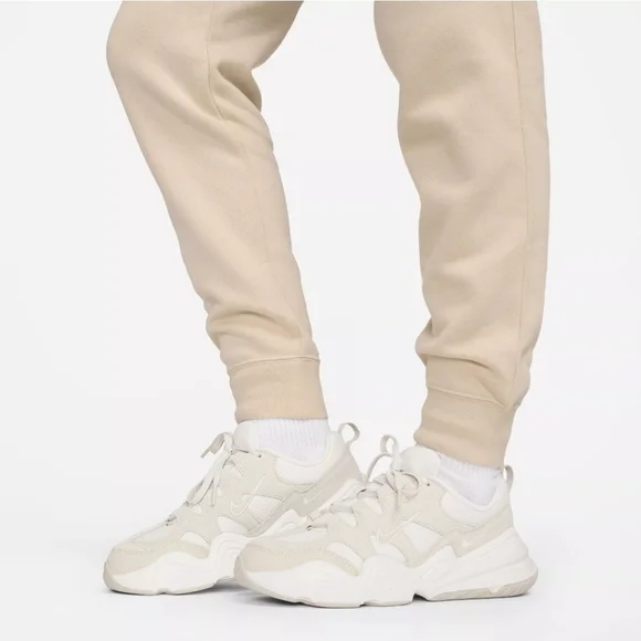 Nike sportswear club fleece womens cream Large sweatpants nwt - Picture 4 of 5